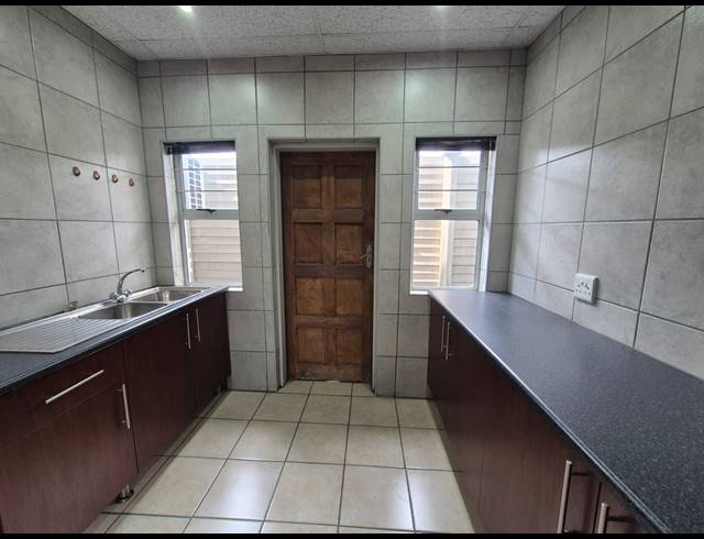 1,505M² OFFICE FOR SALE IN SASOLBURG CENTRAL